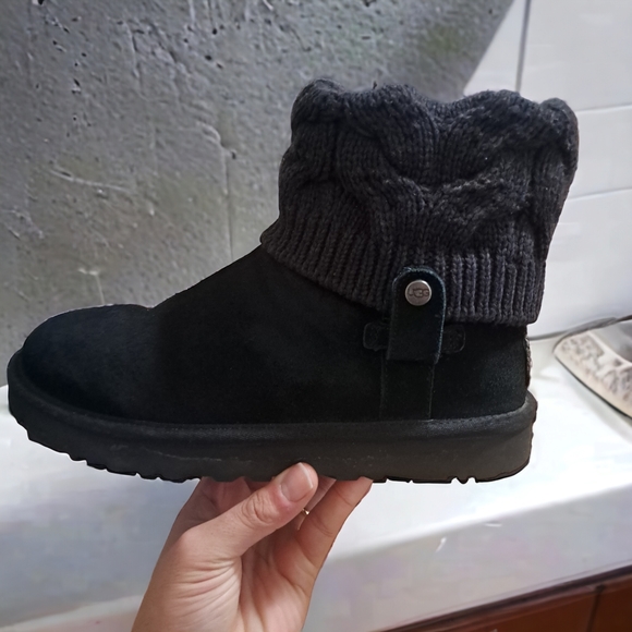 UGG Saela Boots (Womens size 8) - Picture 1 of 4
